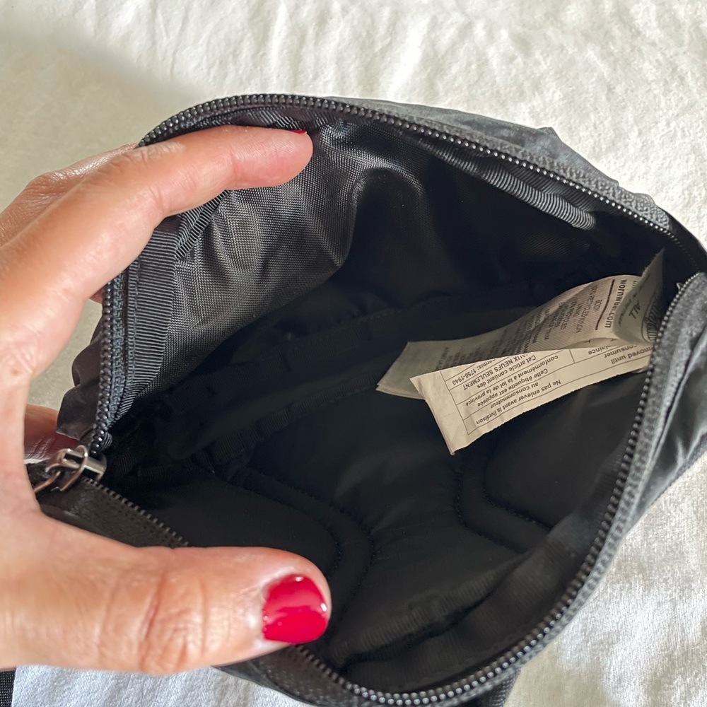 SOLD Black Patagonia Ultralight Black Hole Mini Hip Pack - Picture 7 of 7